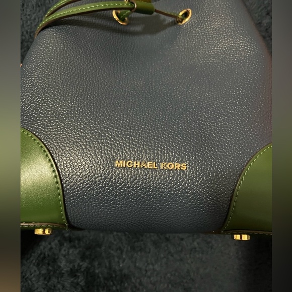 Michael Kors Mercer Gallery Medium Convertible Bucket Leather Shoulder Bag - Picture 2 of 7